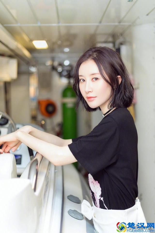 细软发质女生适合啥发型？看看舒畅的发型，每款都温柔雅致显气质