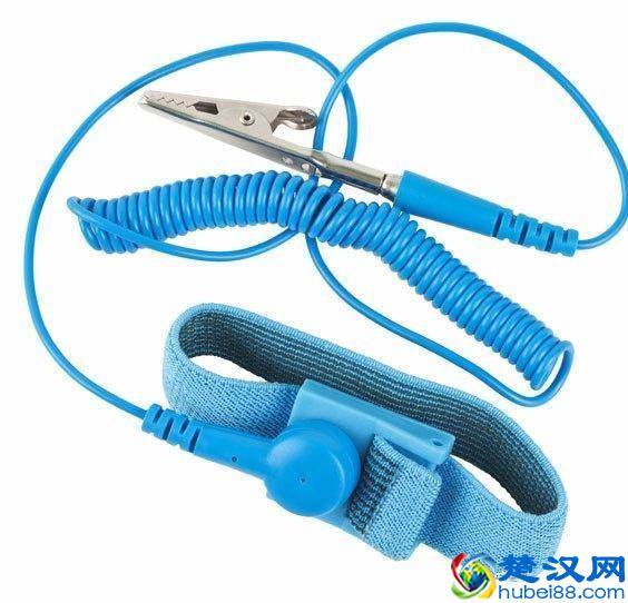 安装电脑硬盘驱动器要遵循的五个步骤