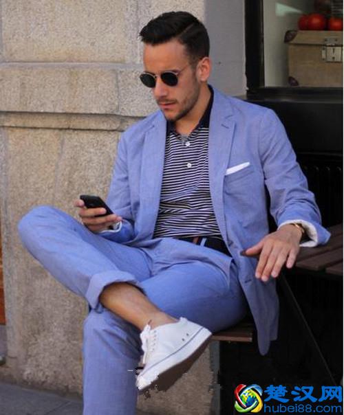 蓝色西装配衬衫,展现出你独有的腔调