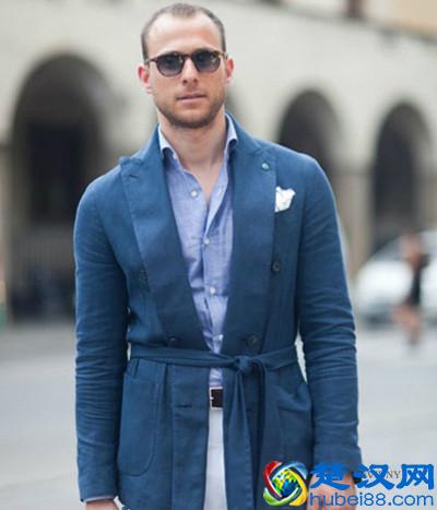 蓝色西装配衬衫,展现出你独有的腔调