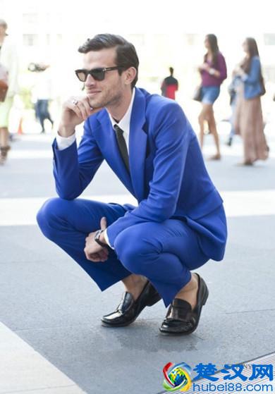 蓝色西装配衬衫,展现出你独有的腔调