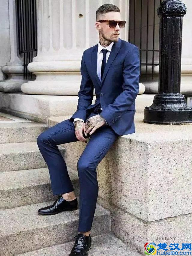 蓝色西装配衬衫,展现出你独有的腔调