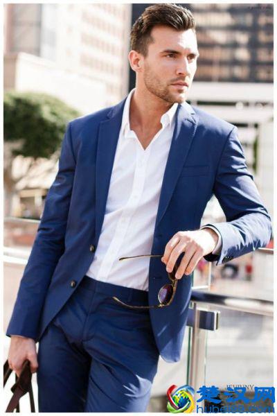 蓝色西装配衬衫,展现出你独有的腔调