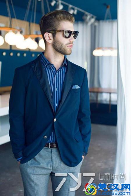 蓝色西装配什么衬衫好看 这几件穿出型男气质