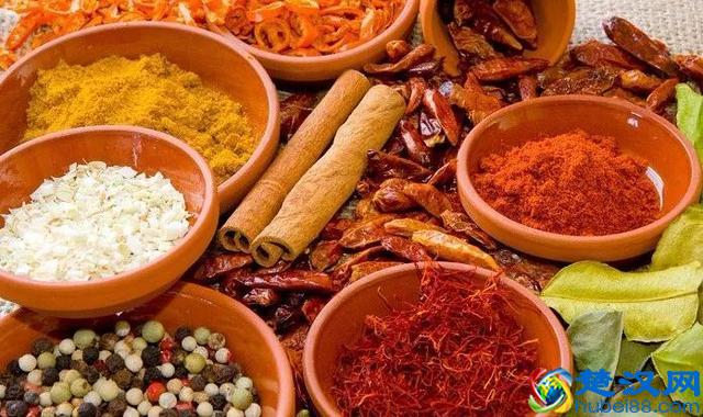 10平米小店如何月赚6万？学会这5个技巧你也行