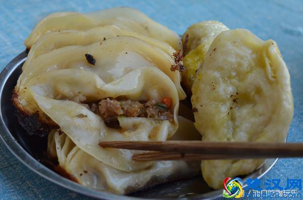 吃在浦口 2两锅贴+2白菜锅贴+1胡辣汤+1豆浆=10元