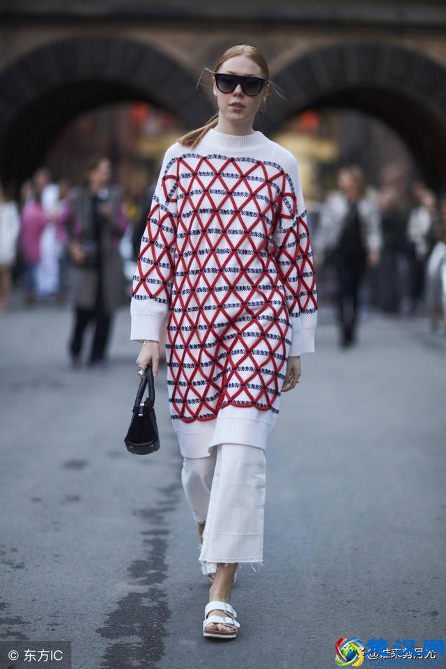 穿搭小课堂：粉红毛衣配什么裤子