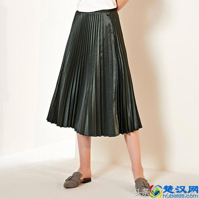 红色毛衣的3个搭配示范，不管搭裙子还是裤子都好看！