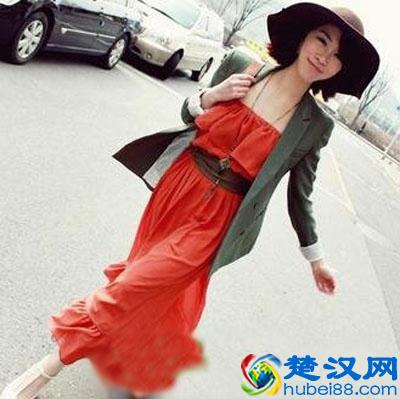 大红色连衣裙配什么外套好看 要风度更要温度