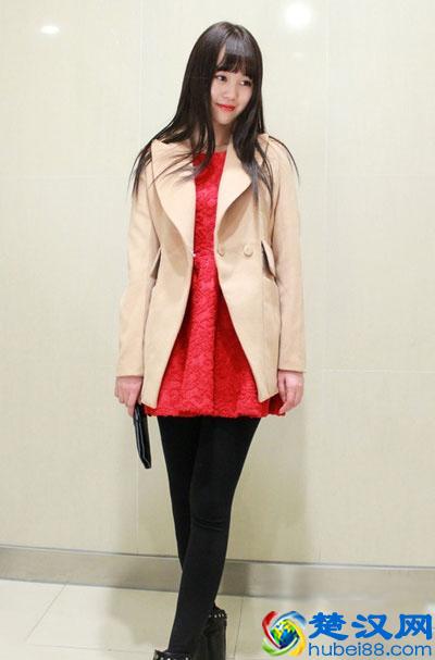 大红色连衣裙配什么外套好看 要风度更要温度