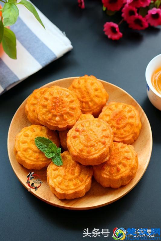 一步步教你做好吃的南瓜饼，记住其中的窍门，粗粮饼绝活全都会！