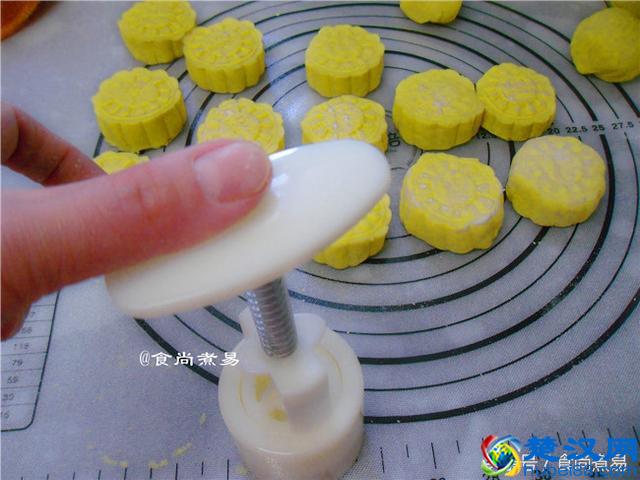 一步步教你做好吃的南瓜饼，记住其中的窍门，粗粮饼绝活全都会！