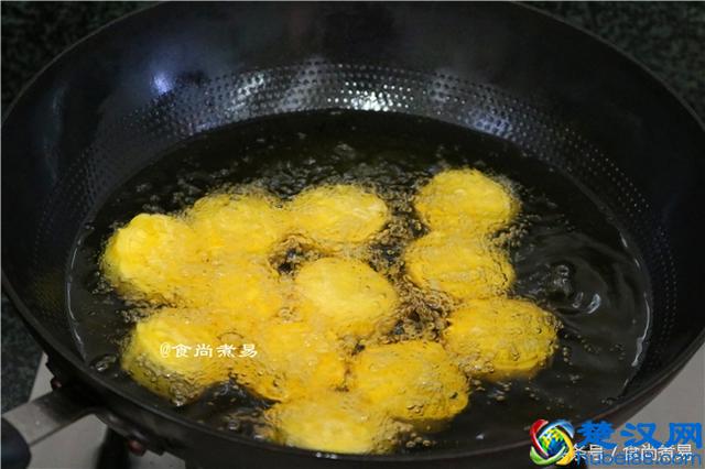 一步步教你做好吃的南瓜饼，记住其中的窍门，粗粮饼绝活全都会！