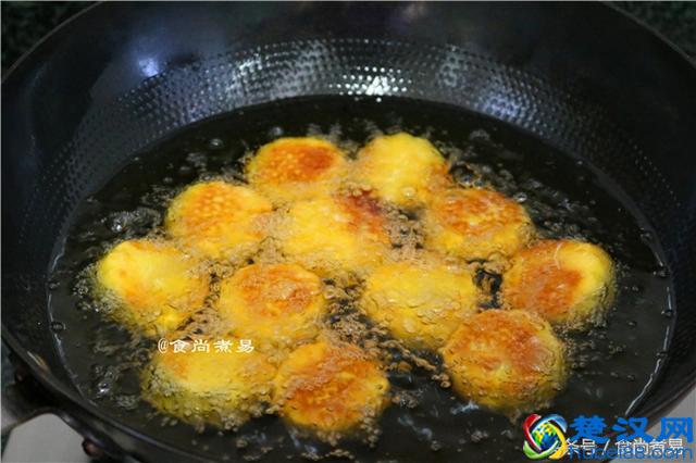 一步步教你做好吃的南瓜饼，记住其中的窍门，粗粮饼绝活全都会！