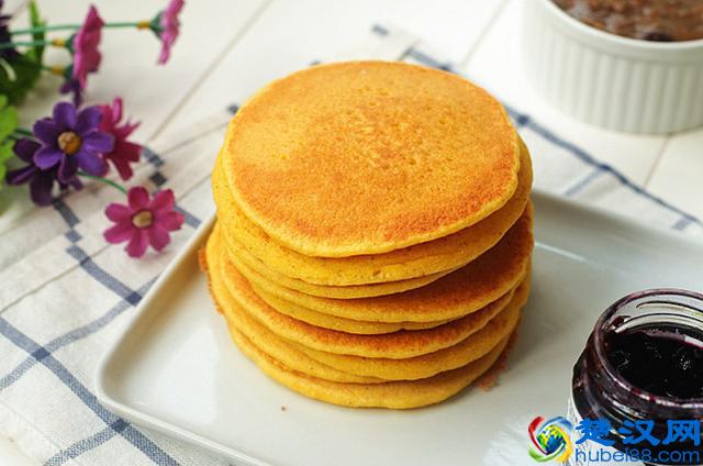 这款粗粮饼，平底锅就能做，清甜蓬松，小朋友最喜欢，暑假多吃哦