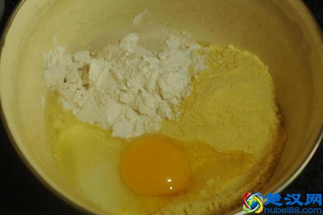 这款粗粮饼，平底锅就能做，清甜蓬松，小朋友最喜欢，暑假多吃哦