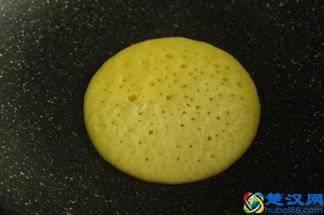 这款粗粮饼，平底锅就能做，清甜蓬松，小朋友最喜欢，暑假多吃哦