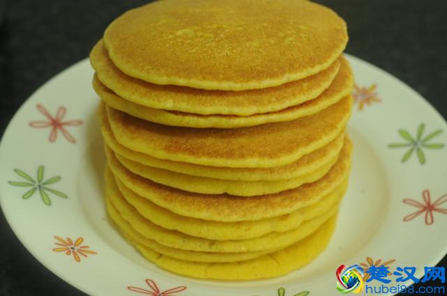 这款粗粮饼，平底锅就能做，清甜蓬松，小朋友最喜欢，暑假多吃哦