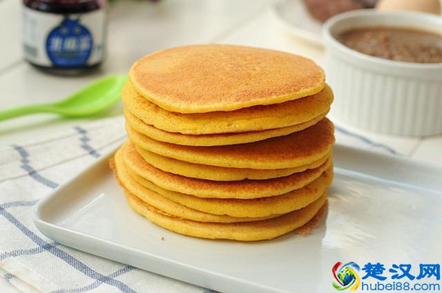 这款粗粮饼，平底锅就能做，清甜蓬松，小朋友最喜欢，暑假多吃哦