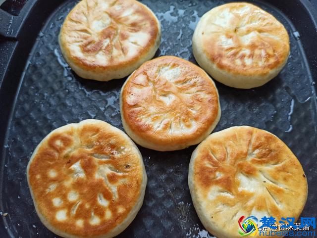 馅饼怎么做才又薄又软？新手第一步就错，关键在和面，其次在调馅