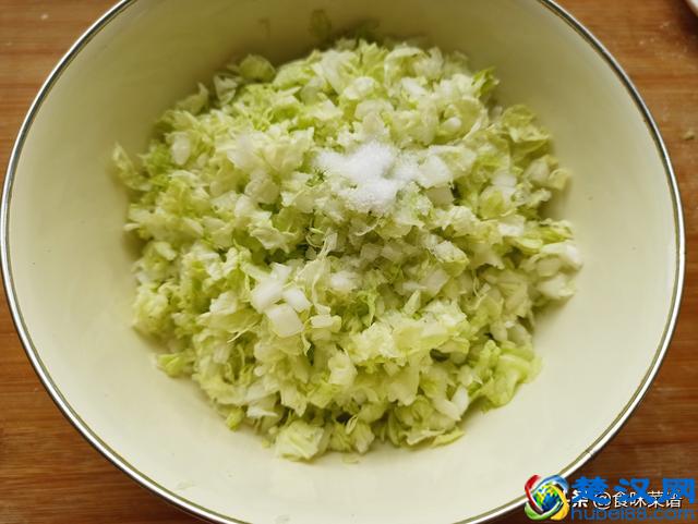 馅饼怎么做才又薄又软？新手第一步就错，关键在和面，其次在调馅