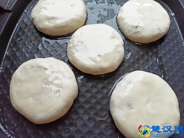 馅饼怎么做才又薄又软？新手第一步就错，关键在和面，其次在调馅