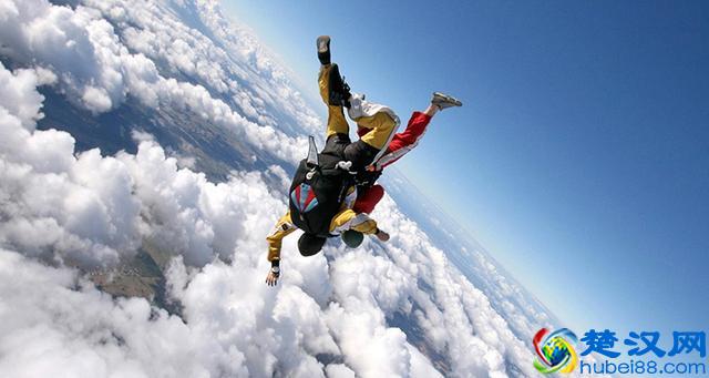战胜自我去跳伞 北京5个跳伞地