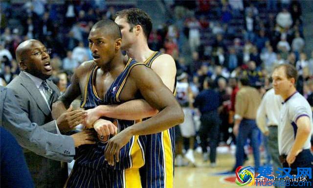 阿泰斯特当年为什么要改名叫慈世平？听完他的解释，真的很幼稚