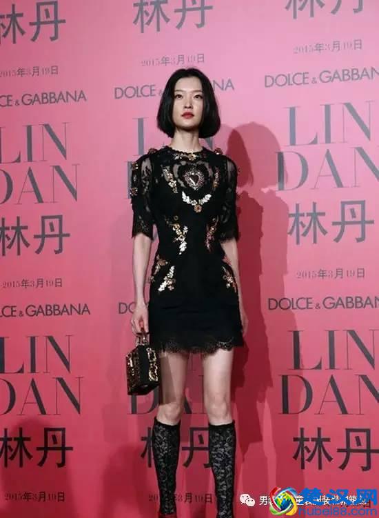 蕾丝连衣裙什么颜色好看 蕾丝裙连衣裙搭配可萌妹可女王！