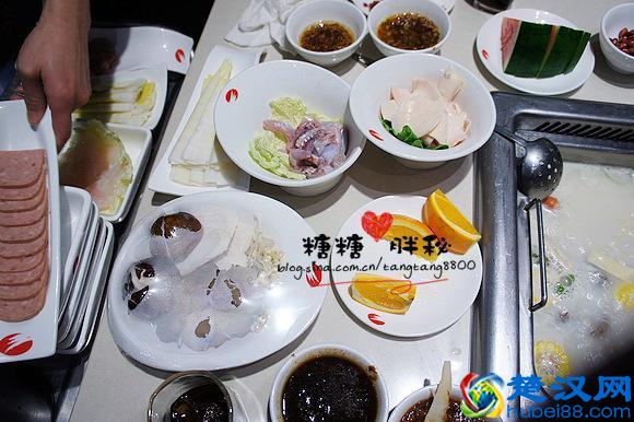 海底捞的锅底哪种最好吃？哪种菜最有特色？