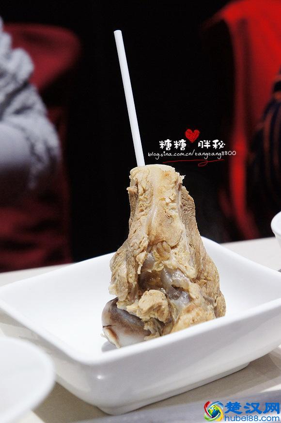 海底捞的锅底哪种最好吃？哪种菜最有特色？