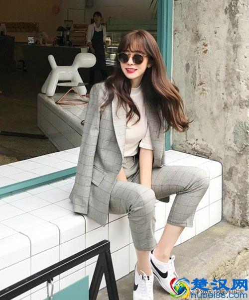 格子衣服配什么裤子好看，秋冬格子搭配技巧