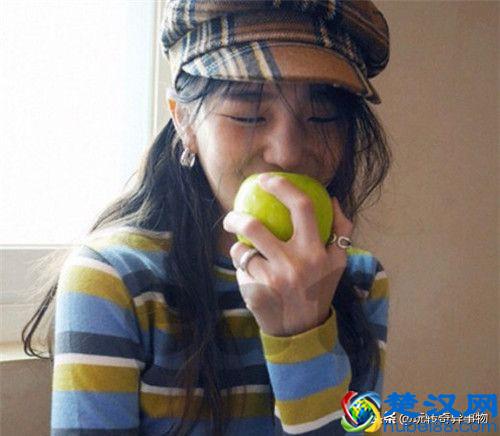 格子衣服配什么裤子好看，秋冬格子搭配技巧