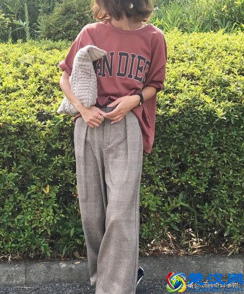 格子衣服配什么裤子好看，秋冬格子搭配技巧