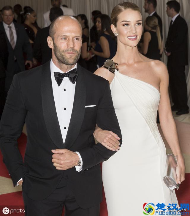 秃顶男士穿衣服要怎么搭配？