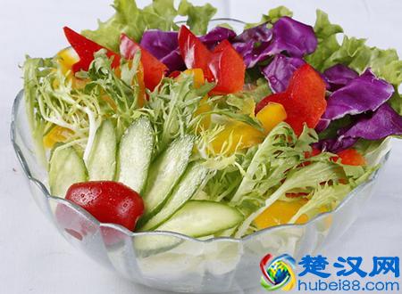 男士油性皮肤怎么保养改善 吃什么食物对皮肤好