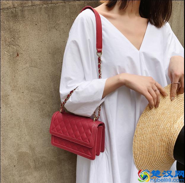 什么包包最百搭，今年最火的小香风包必须有名，每一款都美极了