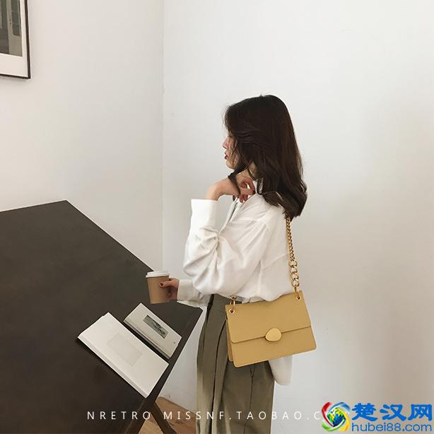 什么包包最百搭，今年最火的小香风包必须有名，每一款都美极了