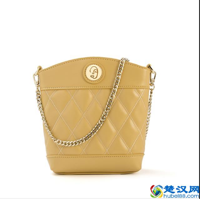 什么包包最百搭，今年最火的小香风包必须有名，每一款都美极了