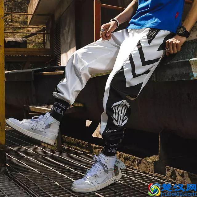 开学季，最流行的潮男休闲裤，简单更显精神