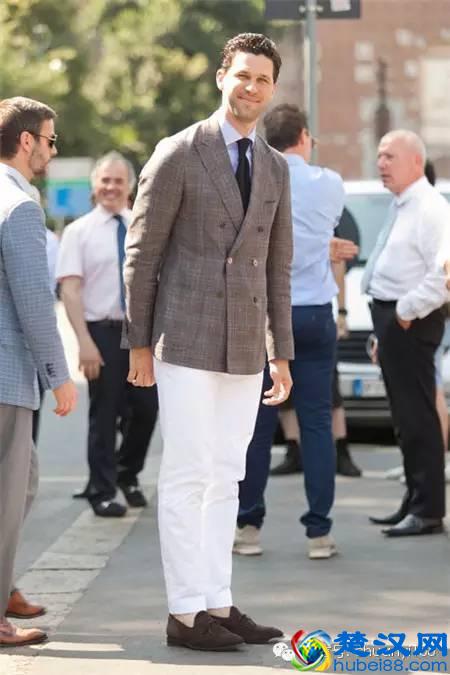 男士白裤子配什么上衣？搭配什么鞋？