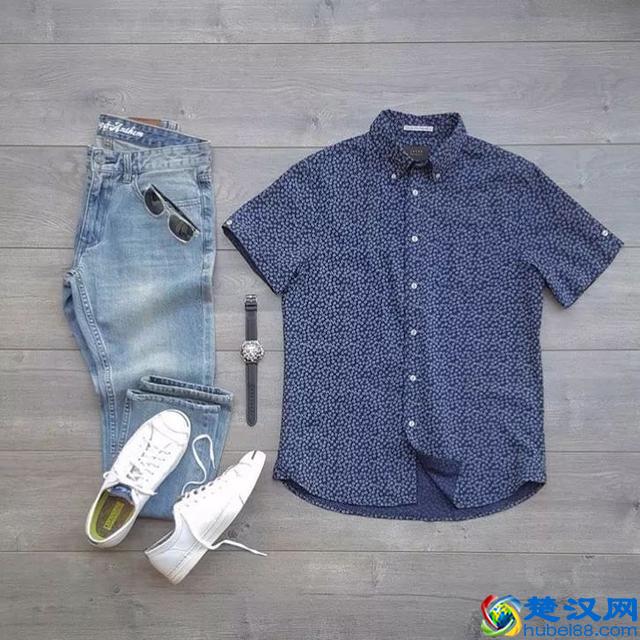 吸引人，不是靠样子，而是衬衫+牛仔裤