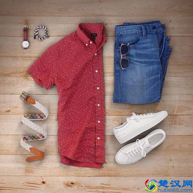 吸引人，不是靠样子，而是衬衫+牛仔裤