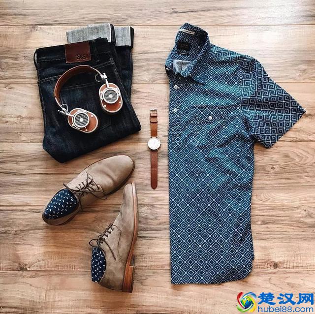 吸引人，不是靠样子，而是衬衫+牛仔裤