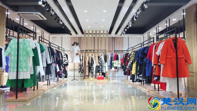 为什么品牌折扣女装很少有「欧时力」等大牌女装的货源供应呢