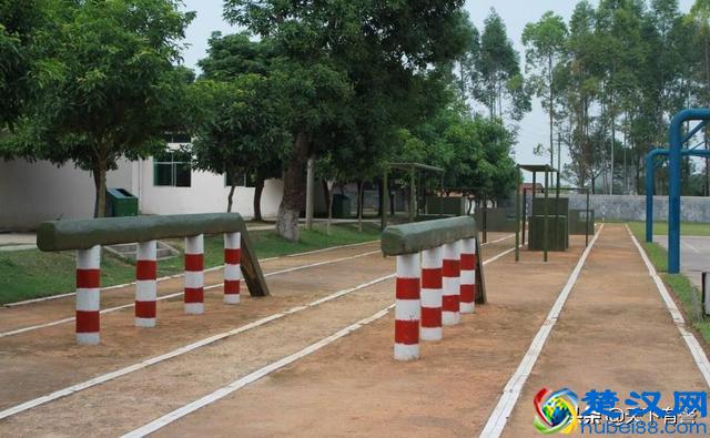 当过兵的为啥说宁跑5公里不跑400米？新兵跑完可能直接进卫生队