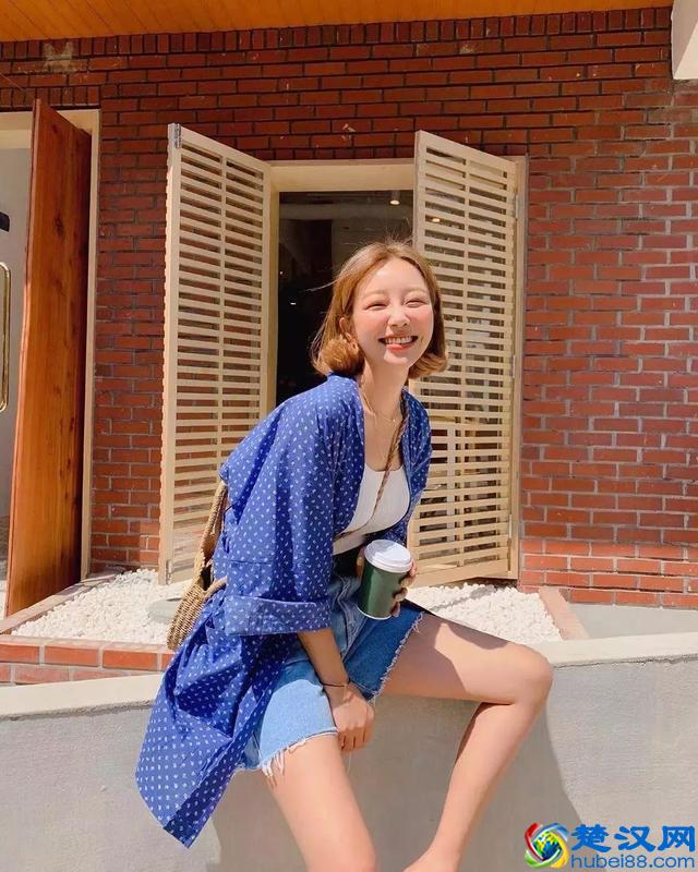 短上衣才是最清凉的单品！搭配高腰裤，特显高