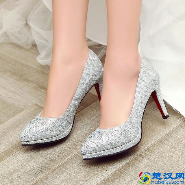 真正高级的女人，夏天会少穿小白鞋，多穿这些高跟鞋，气质百搭