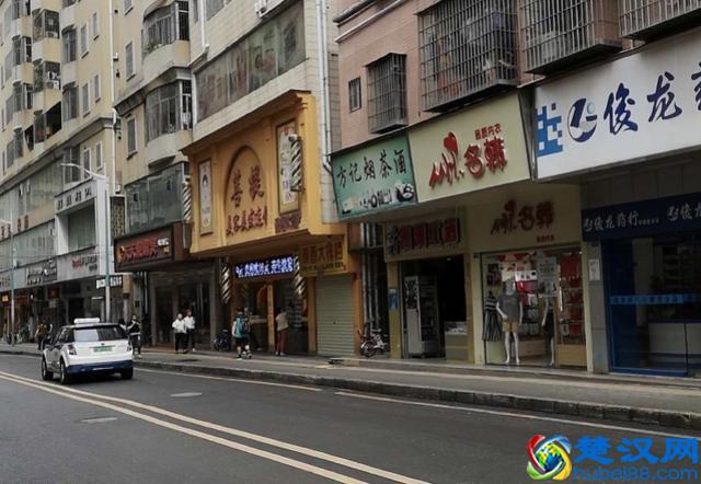 深圳一奶茶店入场费8万，租商铺喝茶费高昂，商户感慨三代养一铺