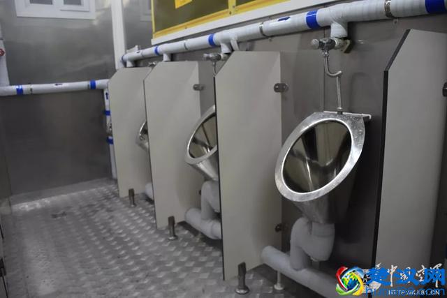 营房可移动！首批新型箱式组合板房在空军某机场投入使用